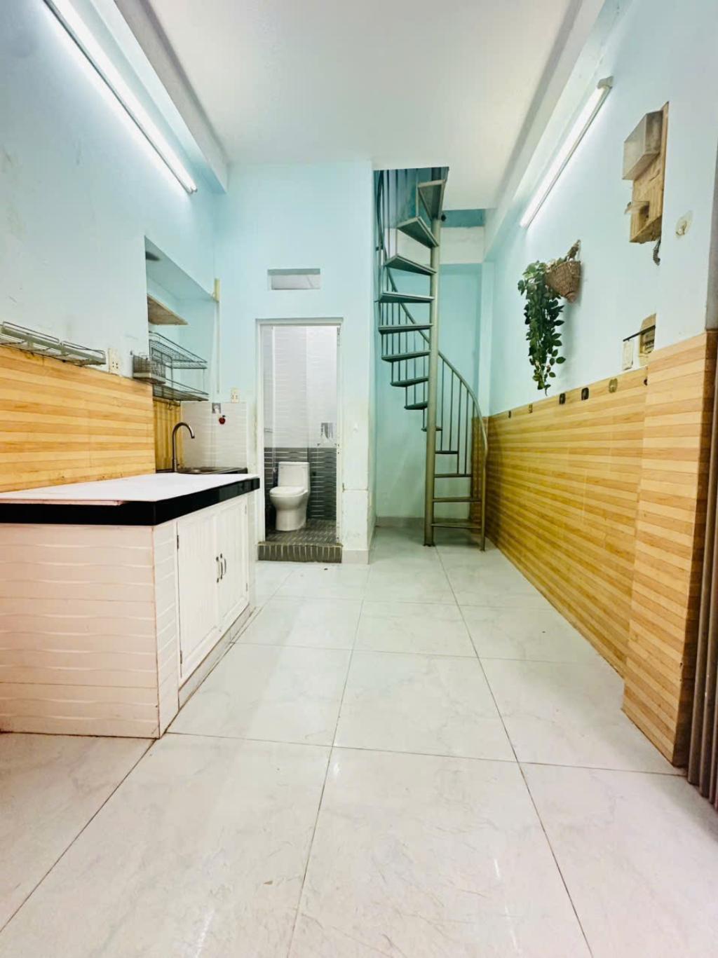15m2 Cách mạng tháng 8, 4 tầng 2ty95 hẻm thông - Ảnh 3